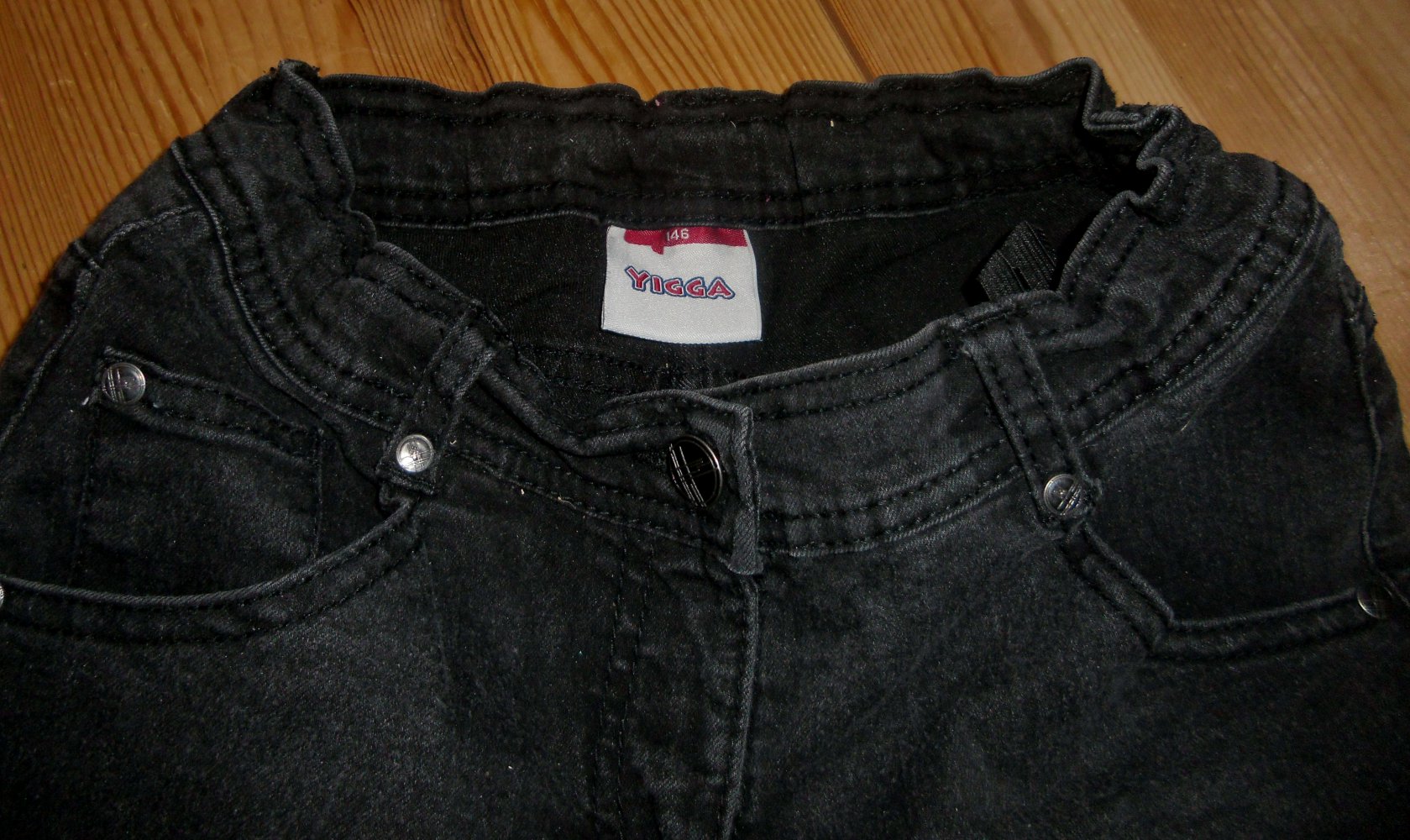 Yigga - schöne,schwarze Jeansshort Gr.146