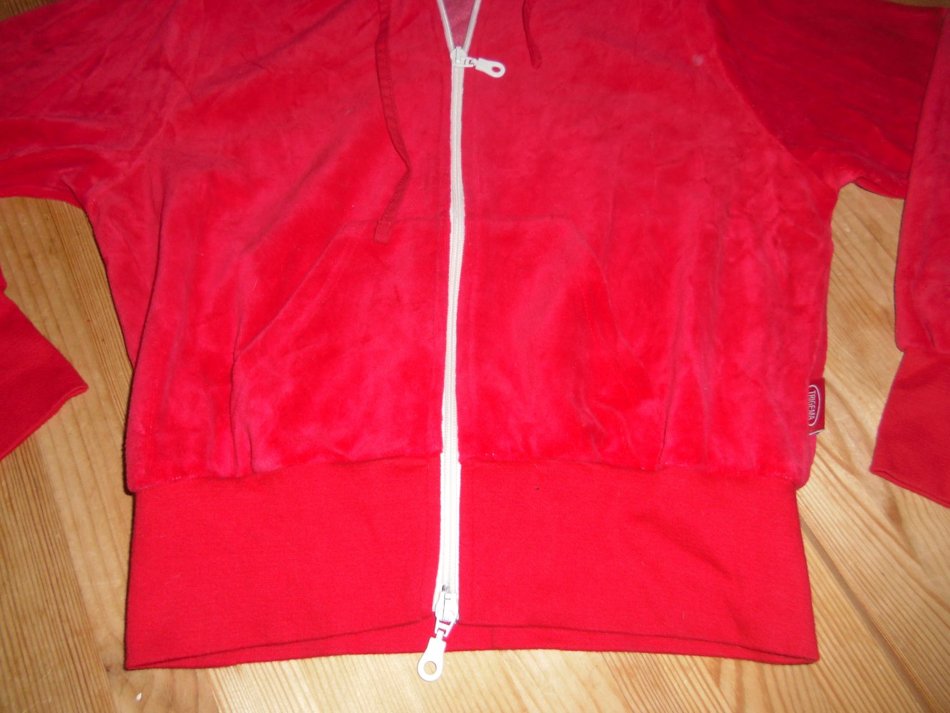 Trigema- superschöne Nikki-samtjacke Gr.XS/164