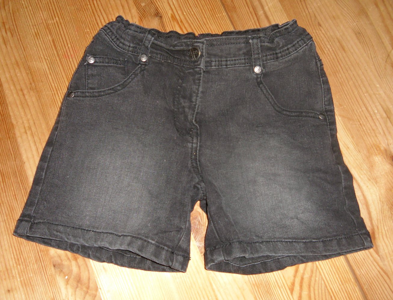 Yigga - schöne,schwarze Jeansshort Gr.146