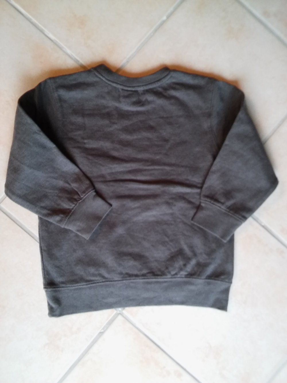 grauer Pullover 