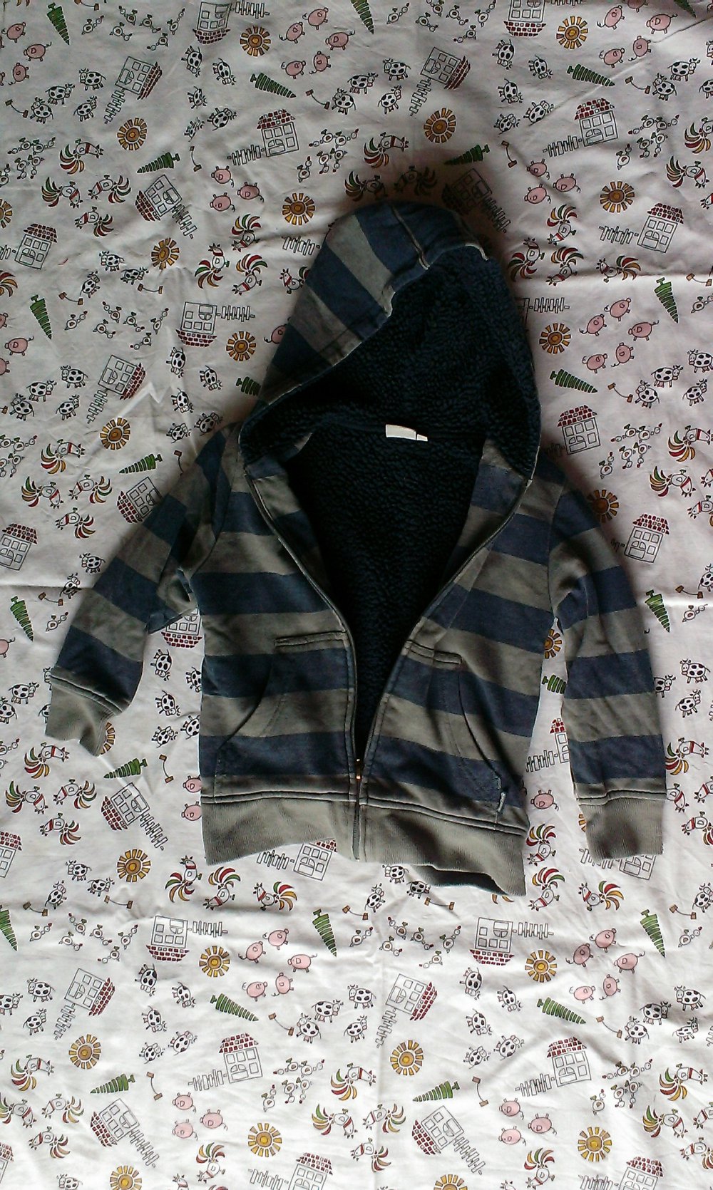 dunkle, gestreifte Outdoorjacke Gr. 116