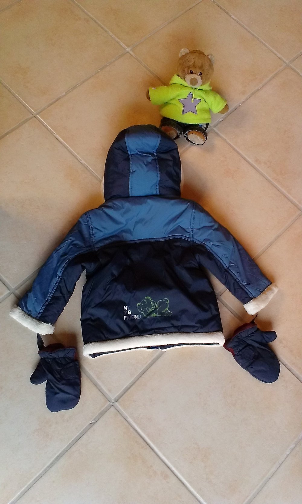 Winterjacke mit Handschuhen Gr. 68