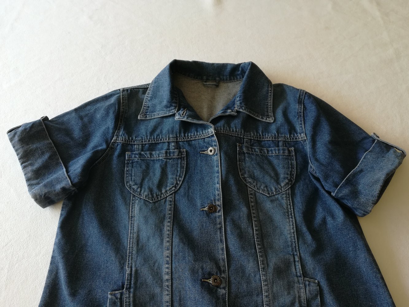 Tolle Jeansjacke mit kurzen Ärmeln Gr. 46 