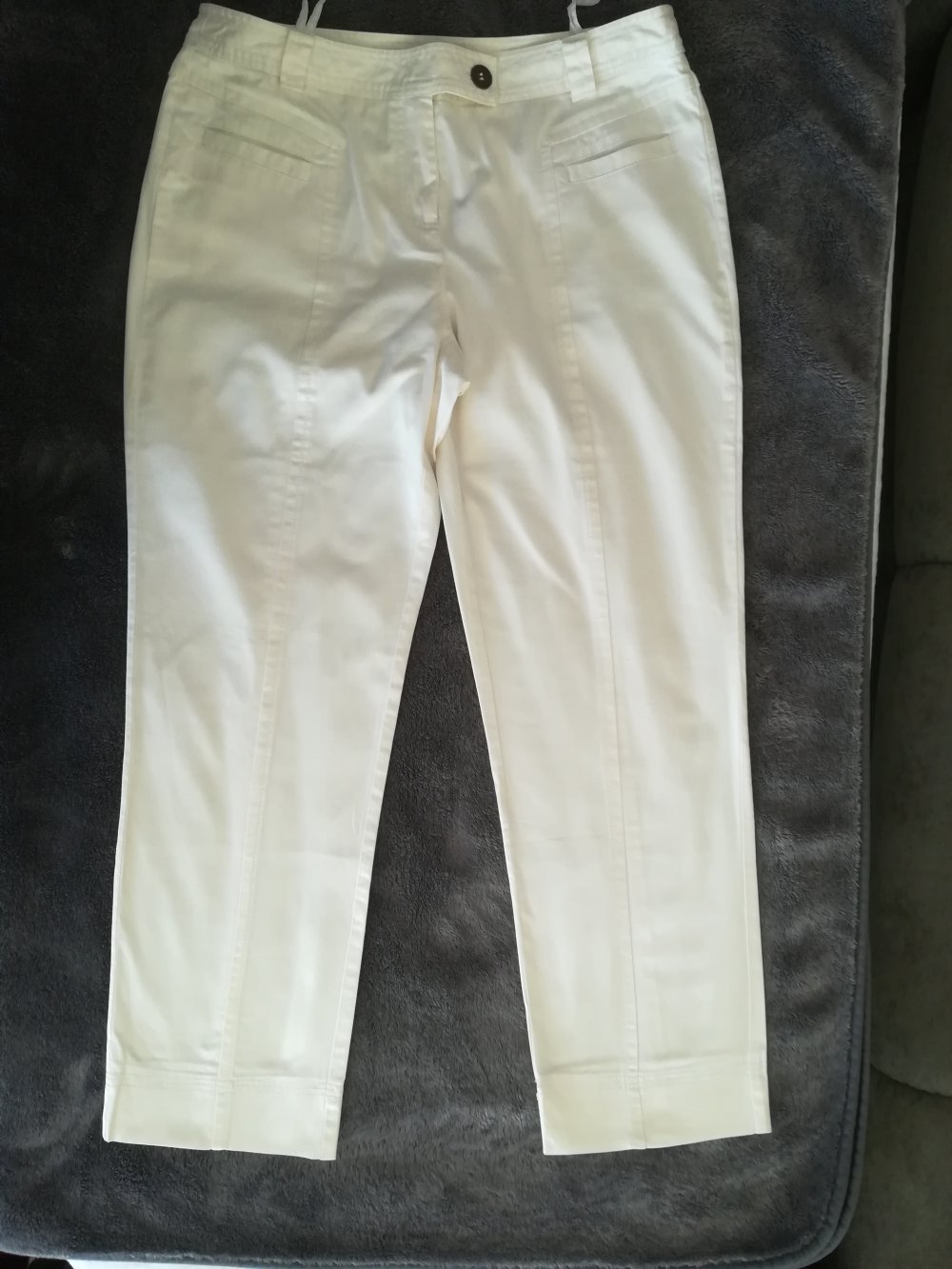 Tolle, weiße Sommerhose in Kurzgrösse 21 (42) 