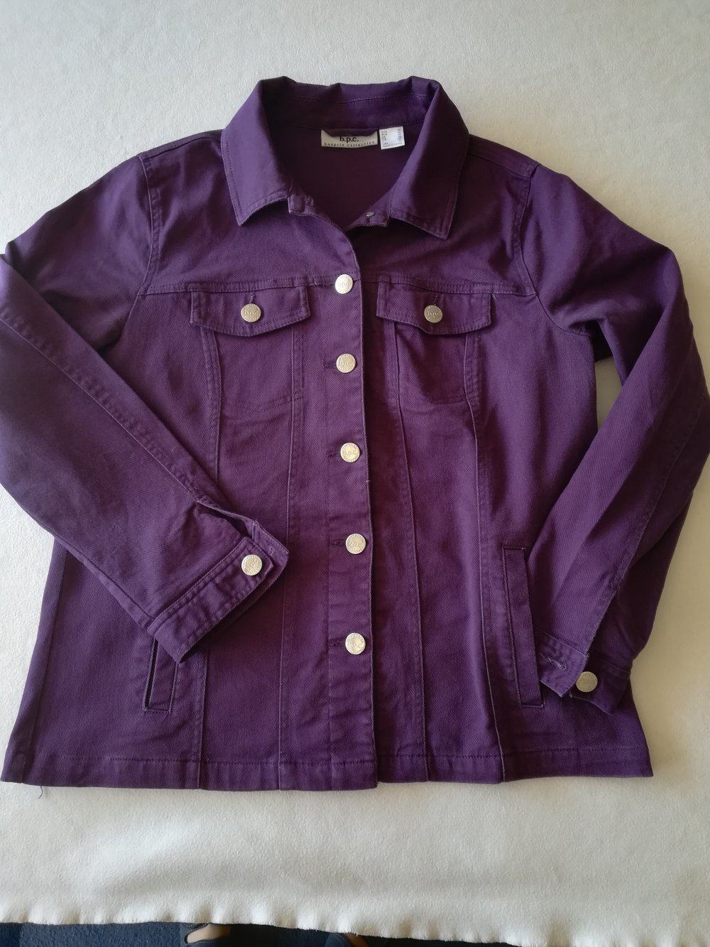 Tolle Auberginefarbene Jacke von bpc Gr. 44