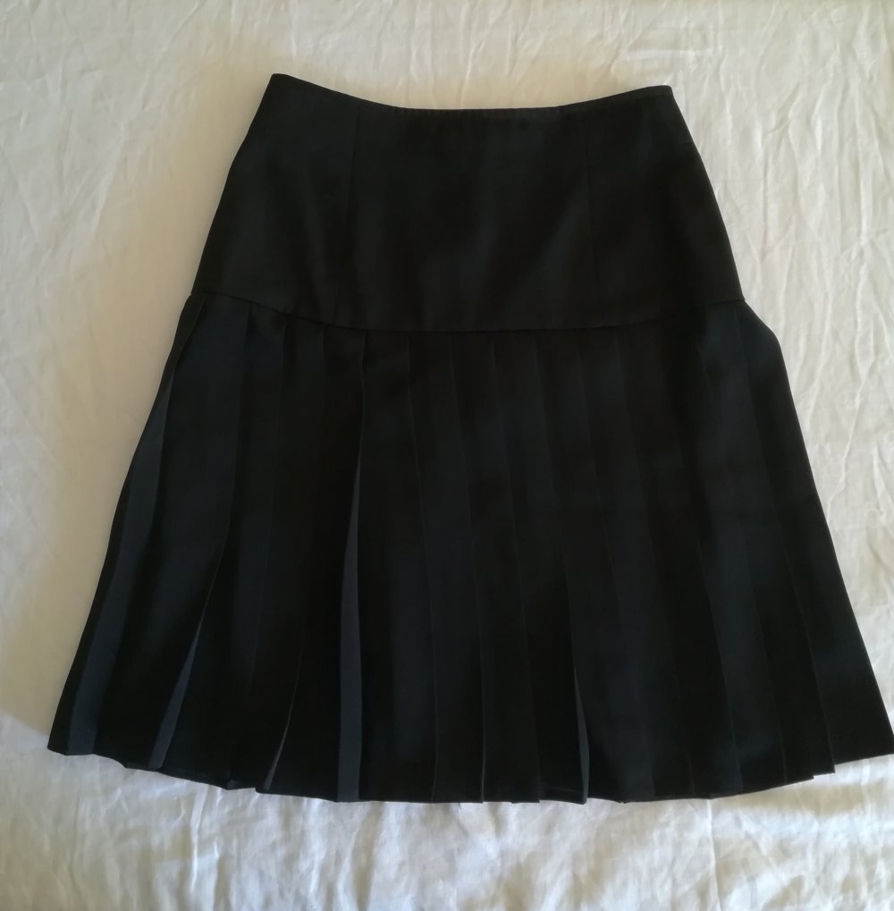 Toller schwarzer Faltenrock von Hirsch Mode 