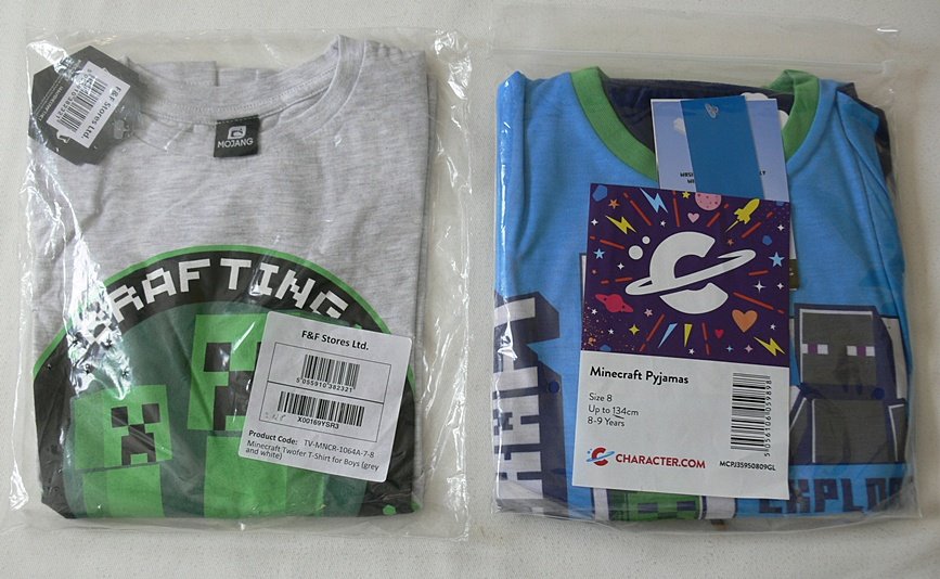 Minecraft - 1x T-Shirt in 128 + Schlafanzug in 134 - Neu und OVP