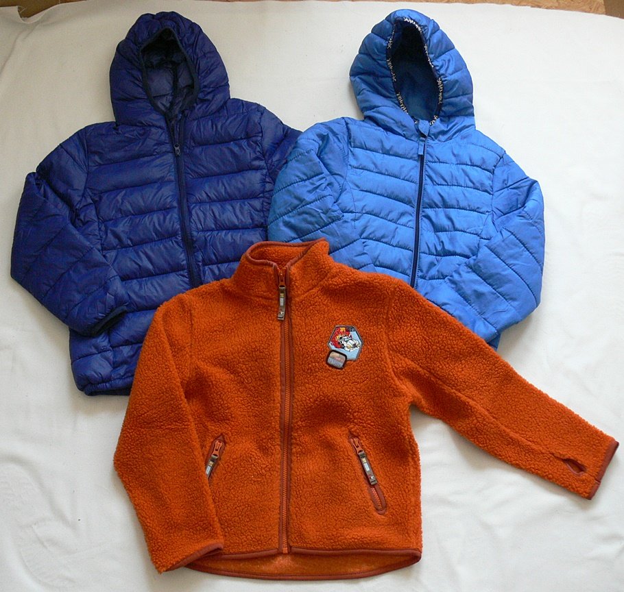 3 Herbst-/Winterjacken - 2 Steppjacken, 1 Fleecejacke - 128