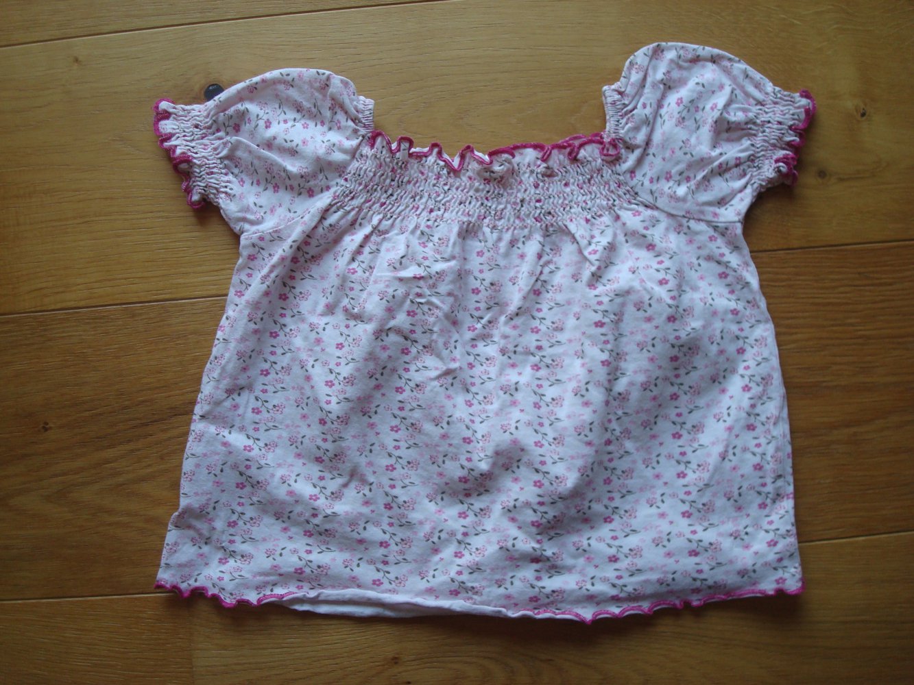 süßes Shirt schulterfrei, T-Shirt mit Bluemmuster