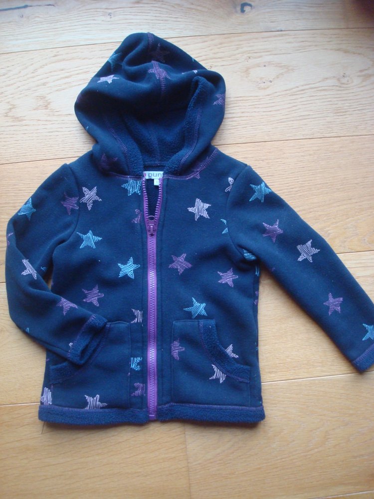 schöne Strickjacke mit Kapuze und Glitzersternen