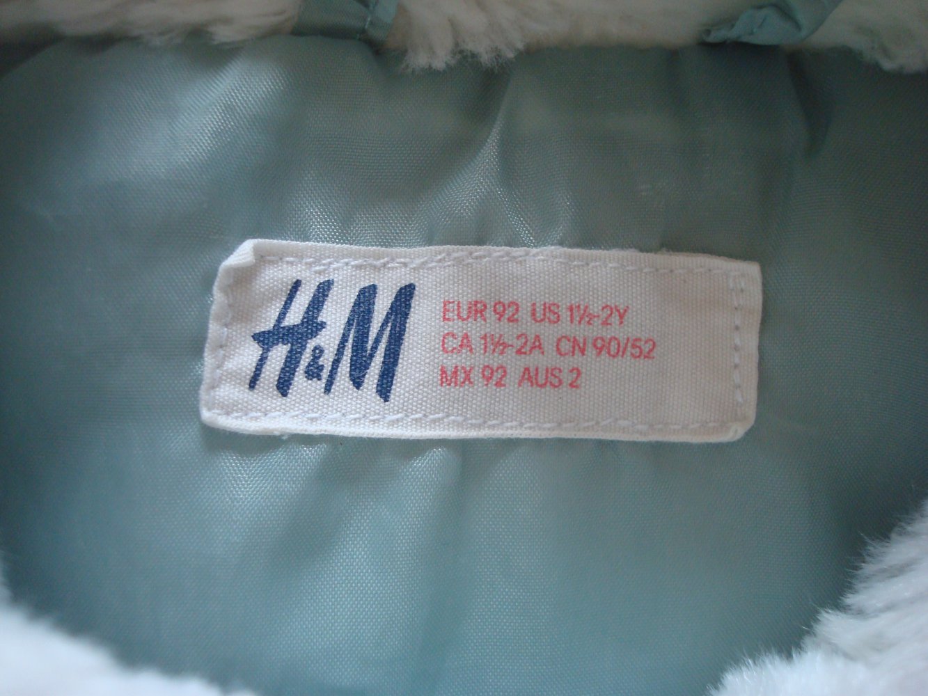 warme Weste von H&M mit Glitzerherzen