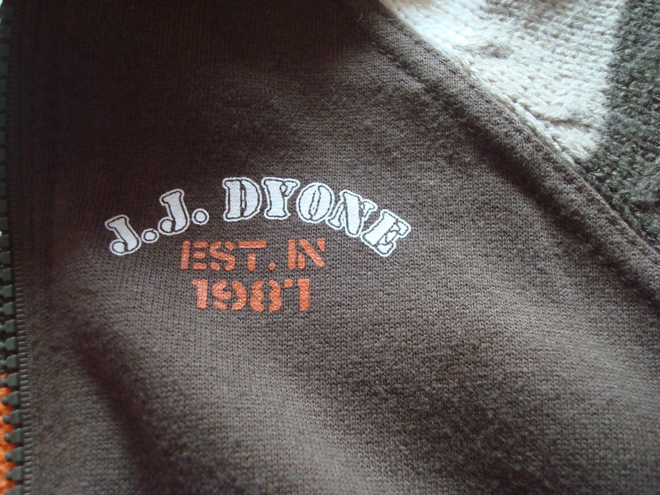 Strickjacke mit Kapuze