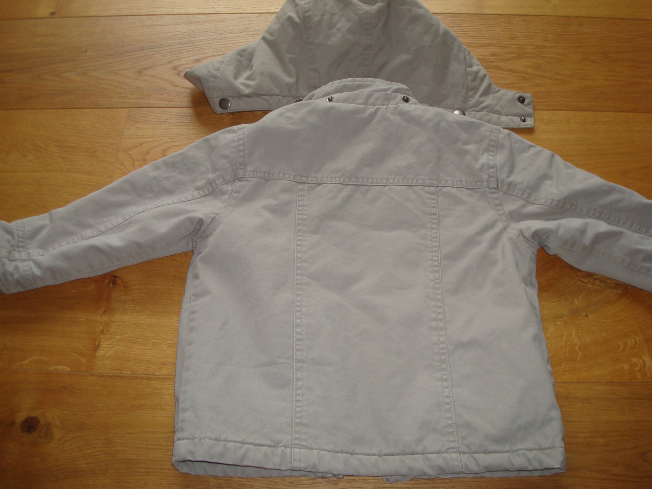 Jacke gefüttert mit Kapuze