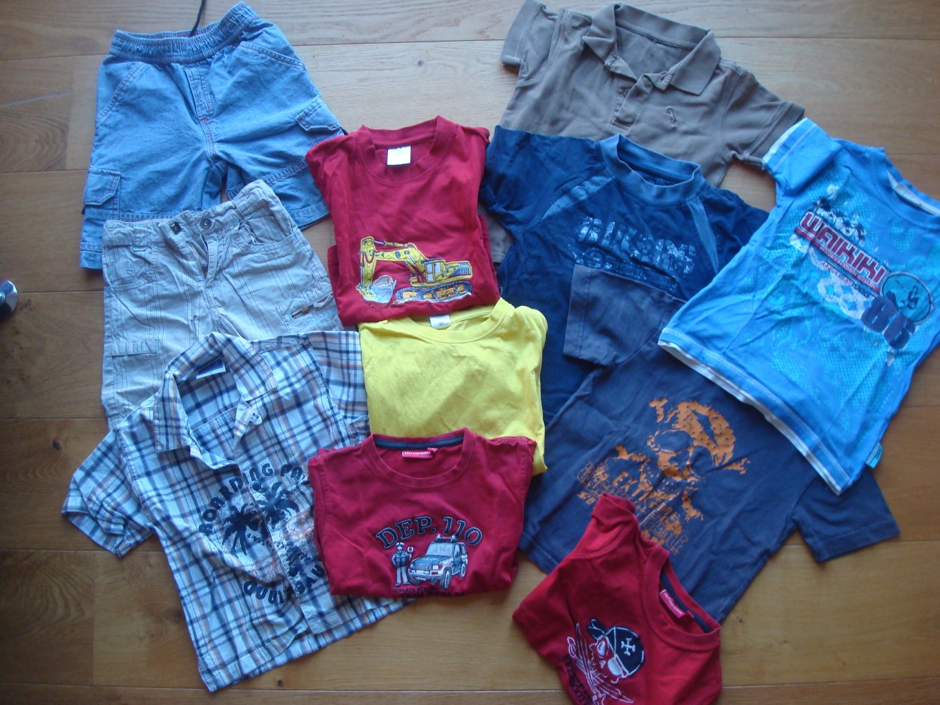 Sommerpaket T-Shirts und kurze Hosen für Jungs 11 Teile