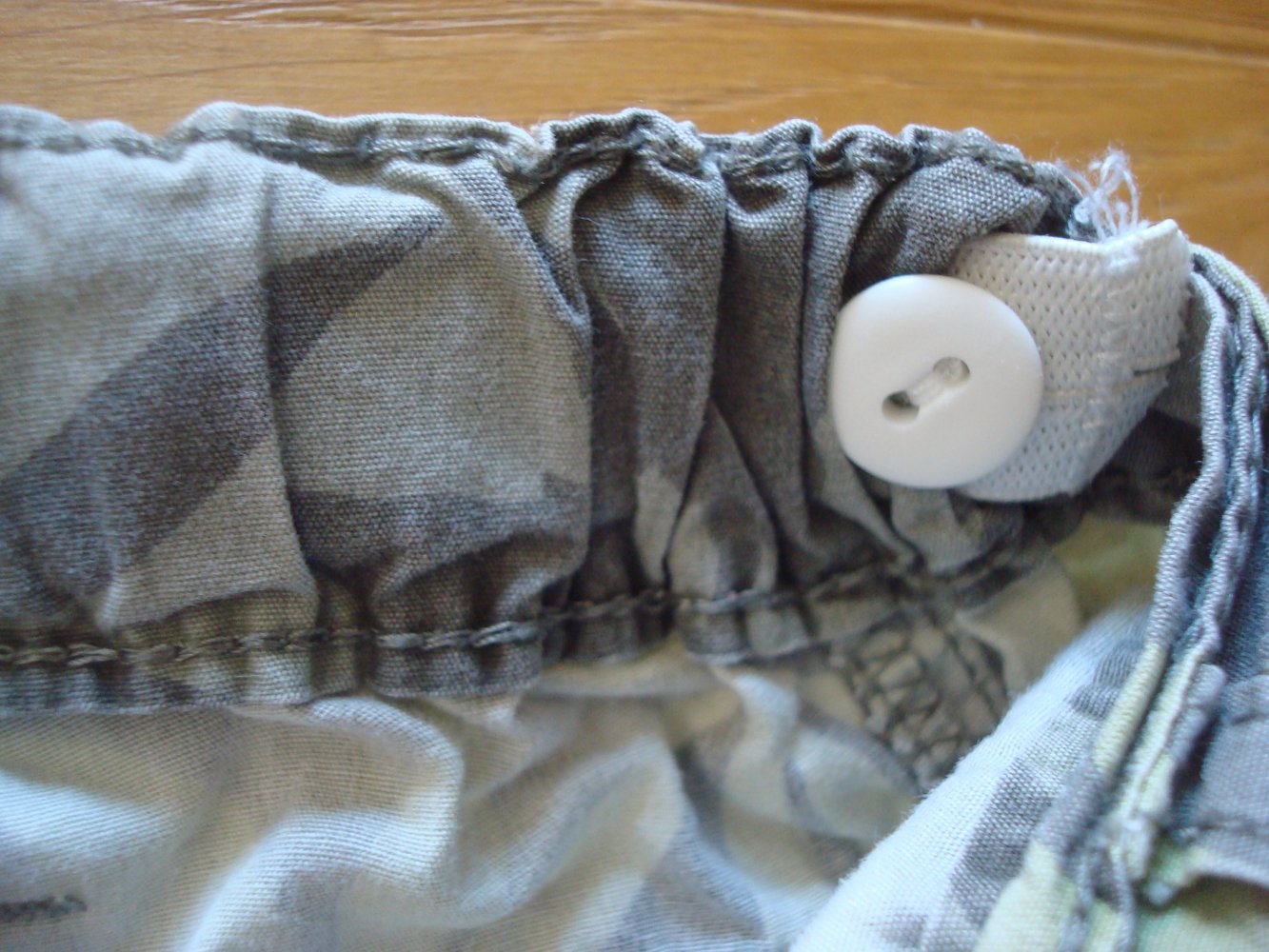 schicke kurze Hose, Hosenrock im Armystil