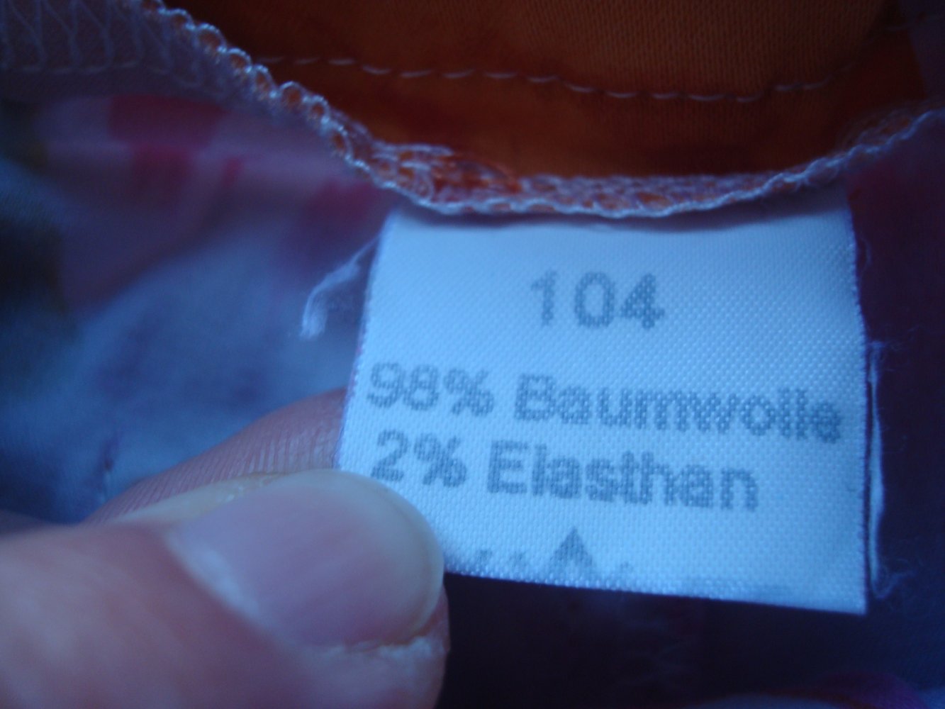 schöne Sommerhose, kurze Hose mit Blumendruck