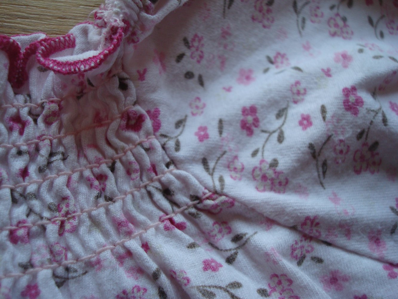 süßes Shirt schulterfrei, T-Shirt mit Bluemmuster