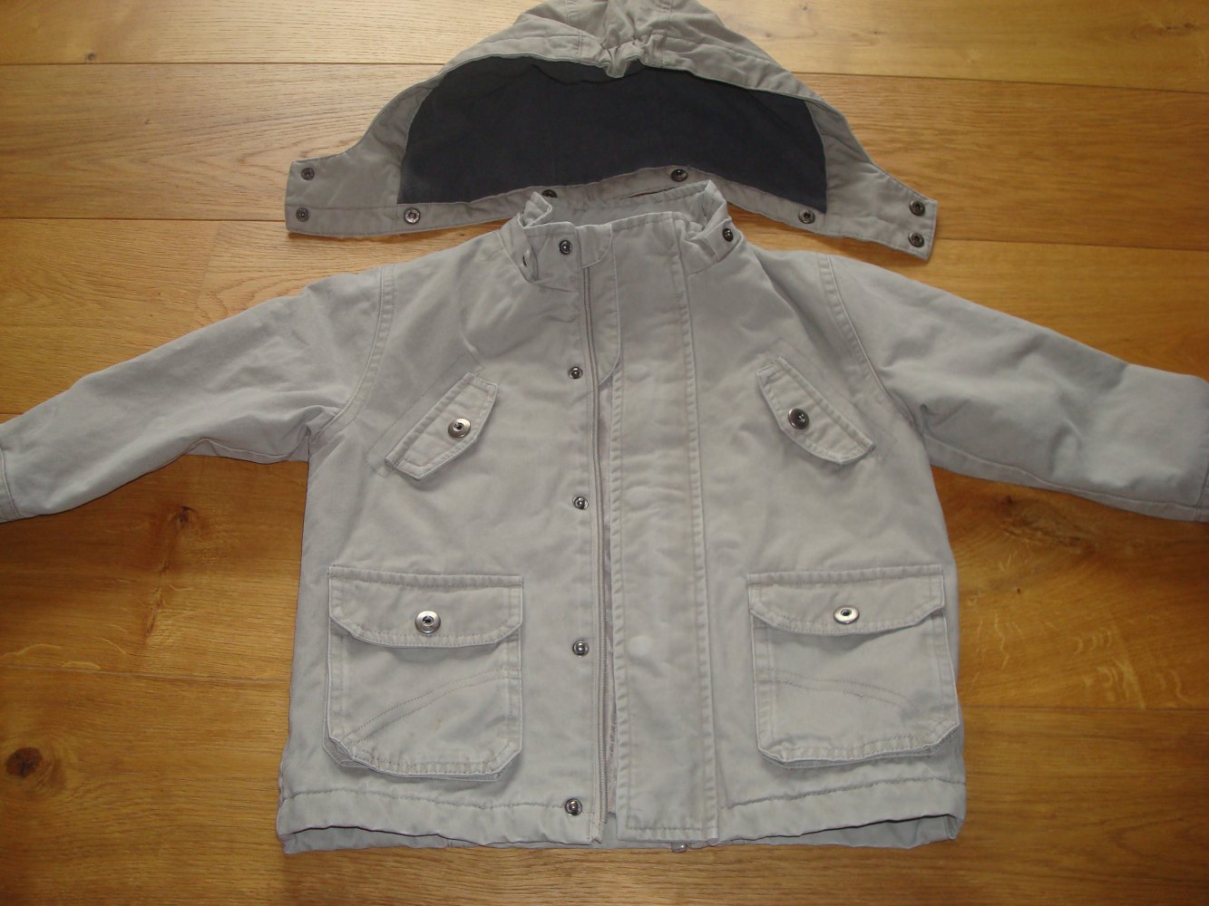 Jacke gefüttert mit Kapuze