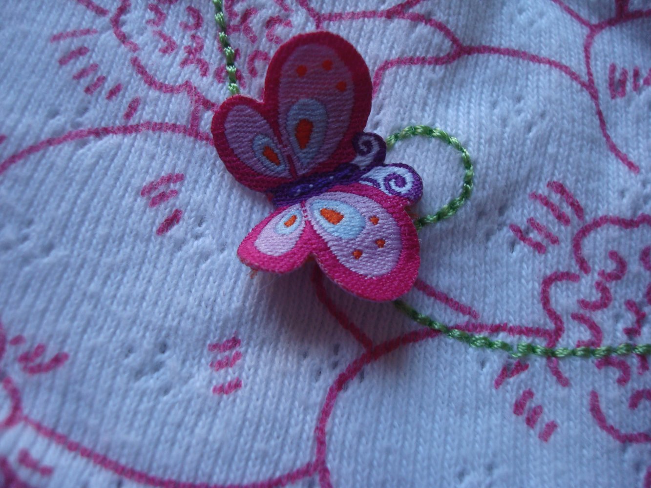 süßes Shirt mit Blumen und tollen Applikationen