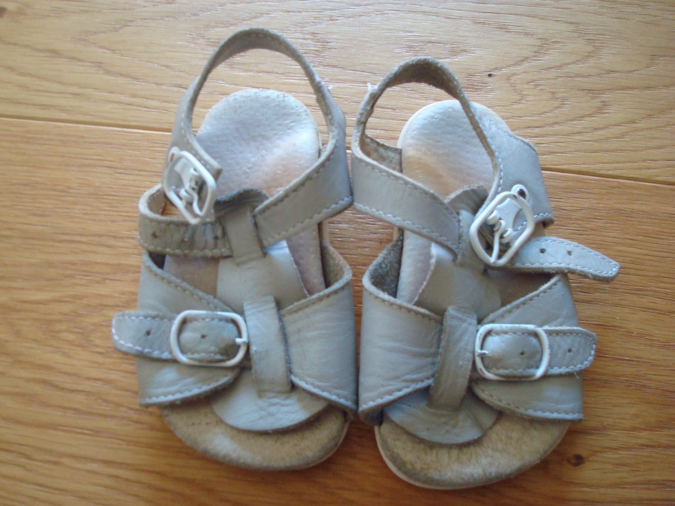 Schuhe, Sandalen in Grau Gr. 20