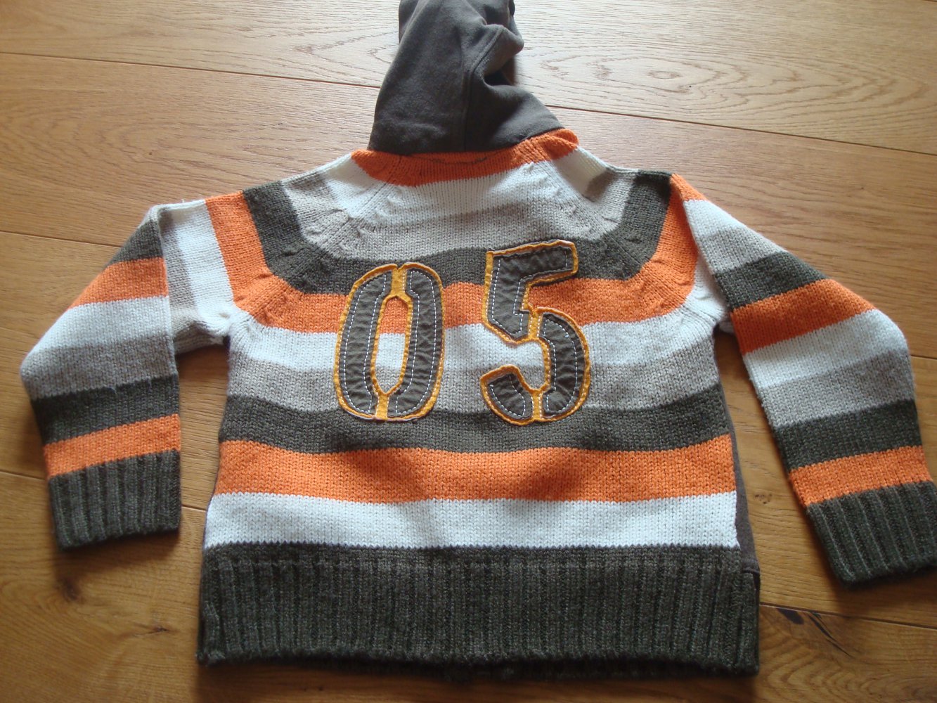 Strickjacke mit Kapuze