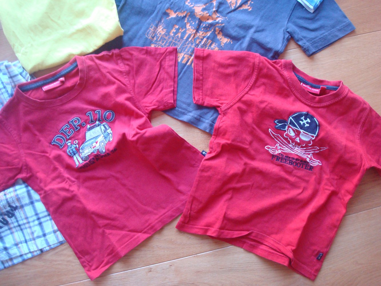 Sommerpaket T-Shirts und kurze Hosen für Jungs 11 Teile