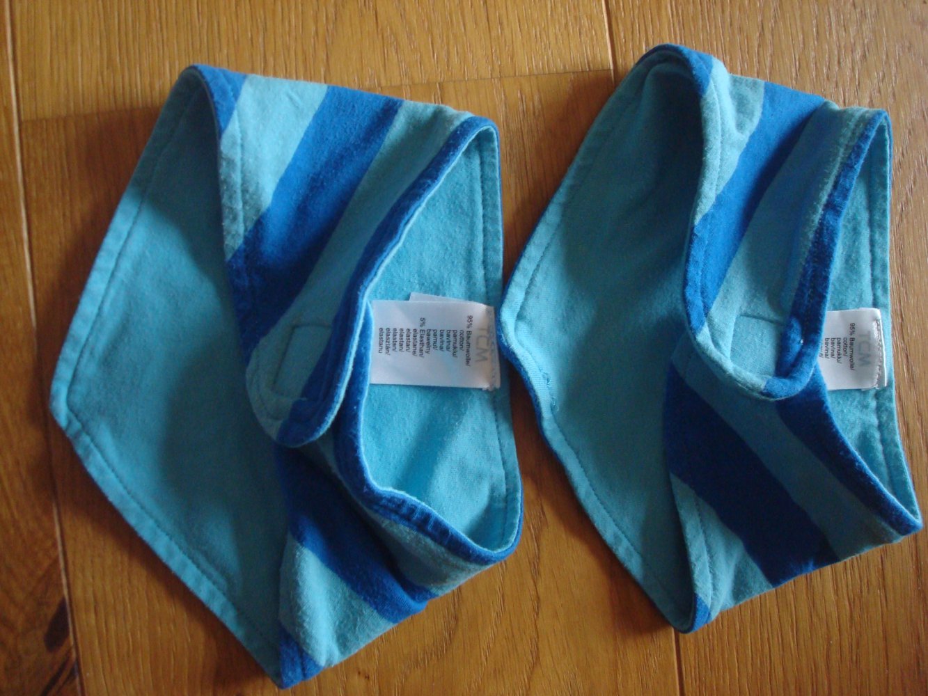 2 Halstücher, Dreieckstücher, Sabbertücher