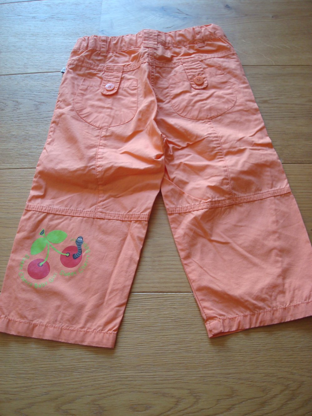 süßes Set Shirt, T-Shirt und Hose mit Kirschen