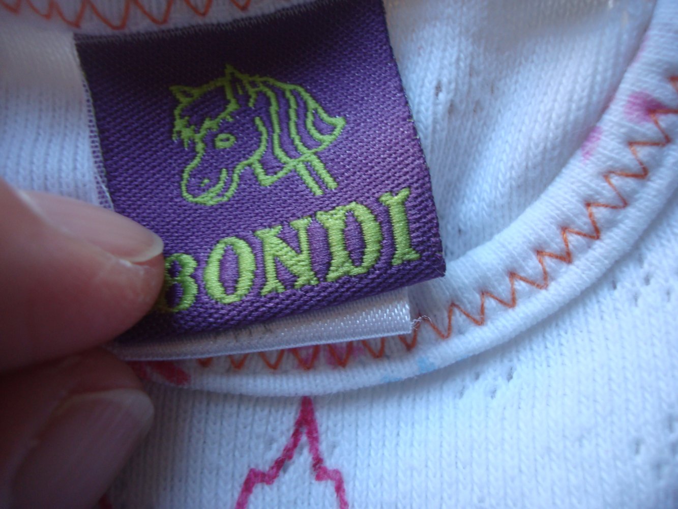 süßes Shirt mit Blumen und tollen Applikationen