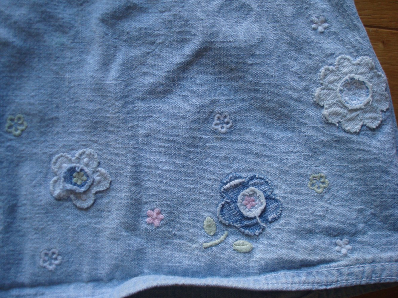 schönes Kleid, Jeanskleid mit Blumen von H&M Gr. 74