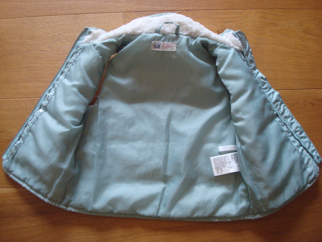 warme Weste von H&M mit Glitzerherzen