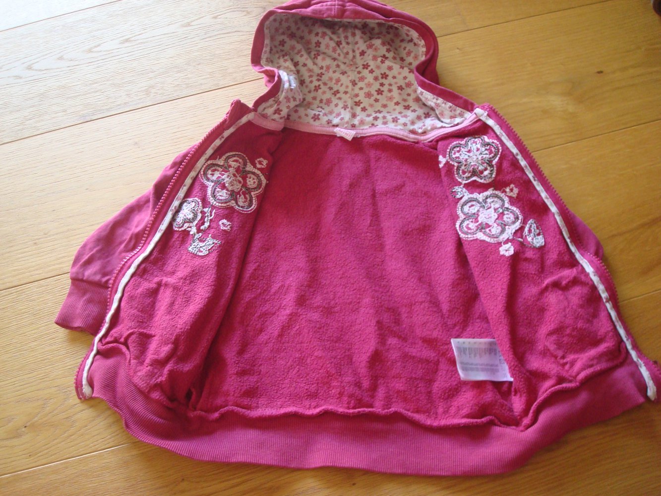 süße Strickjacke mit Kapuze