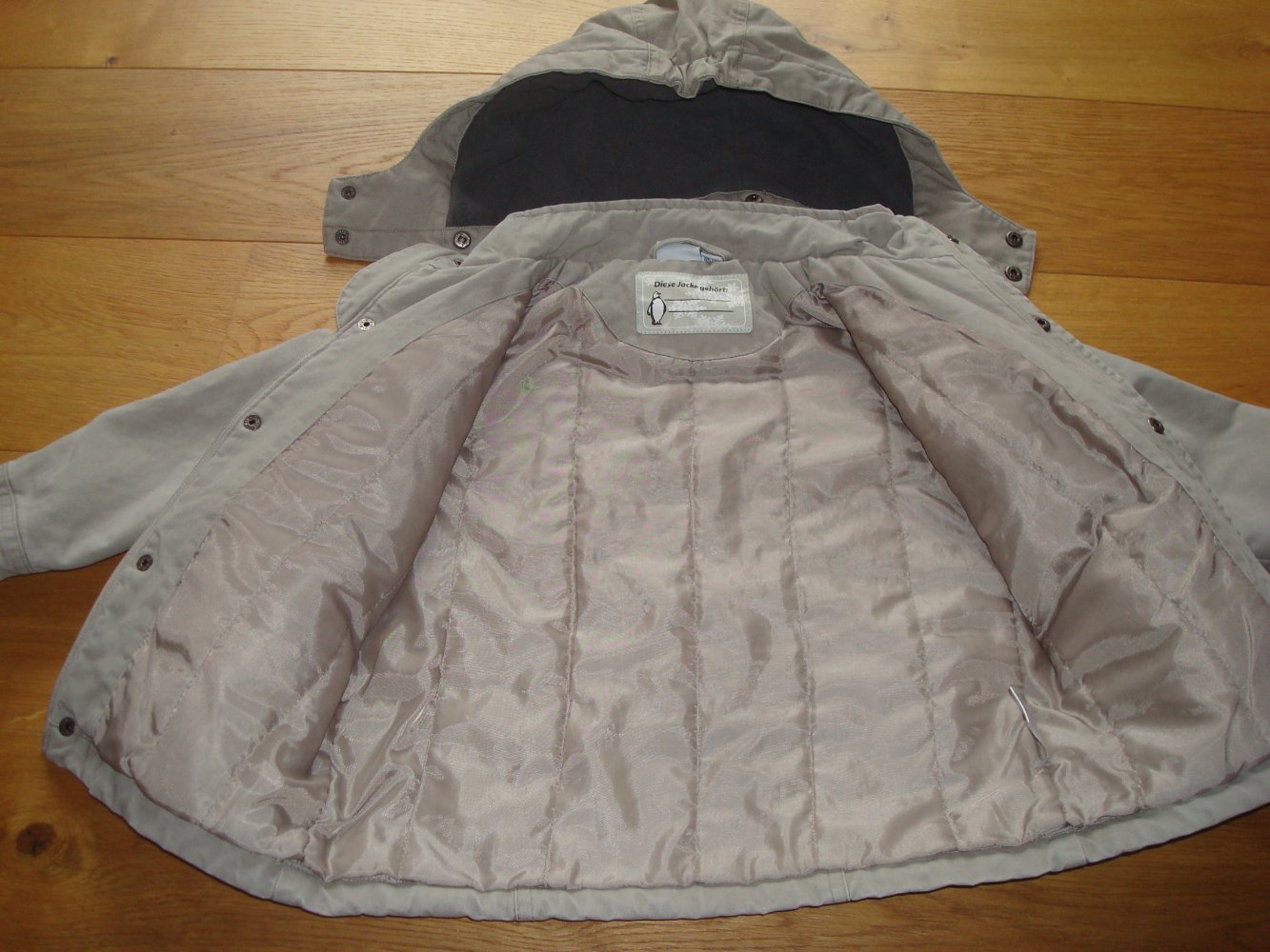 Jacke gefüttert mit Kapuze