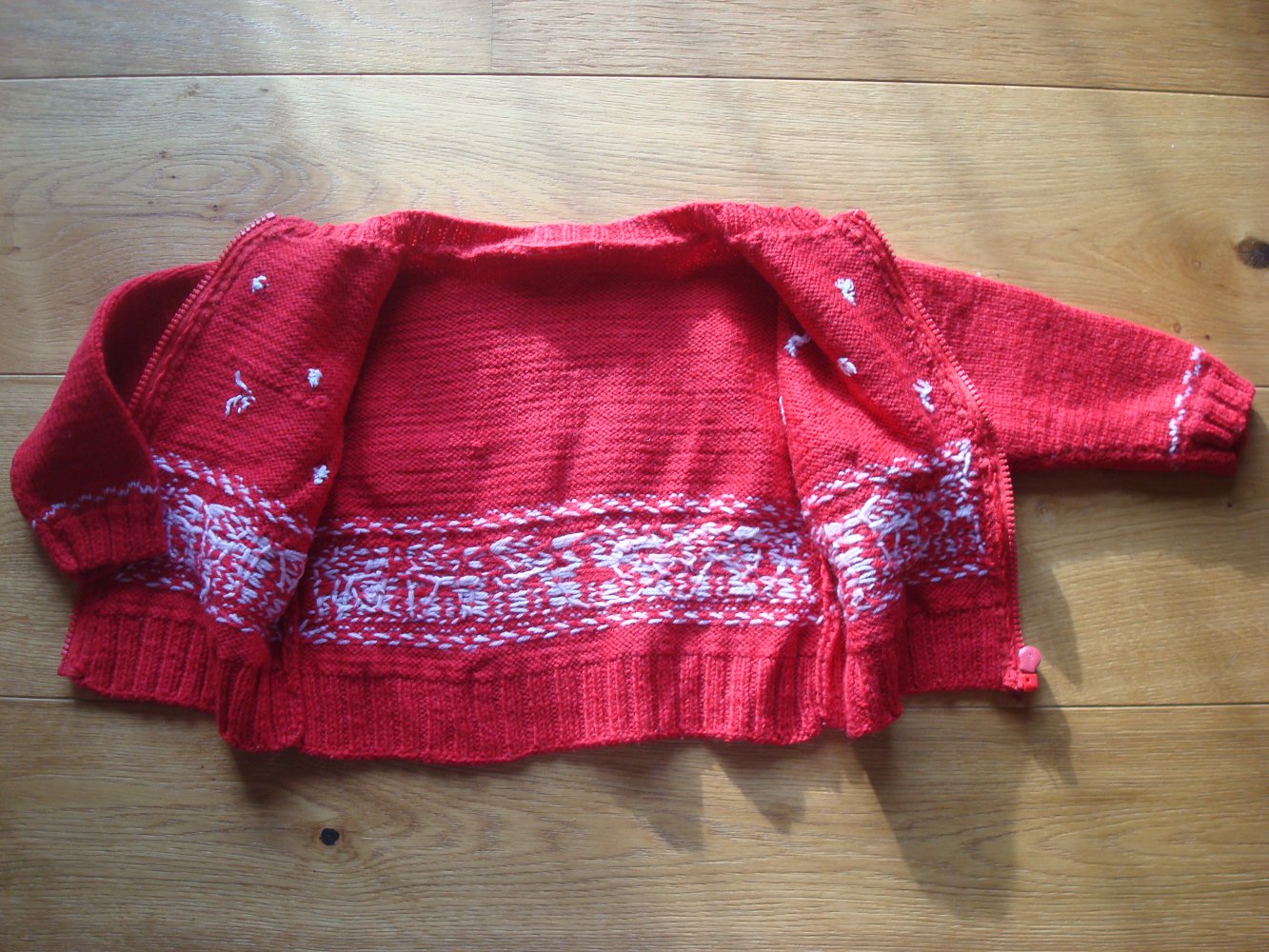 Strickjacke handmade unisex mit Rentiermuster Gr. 80