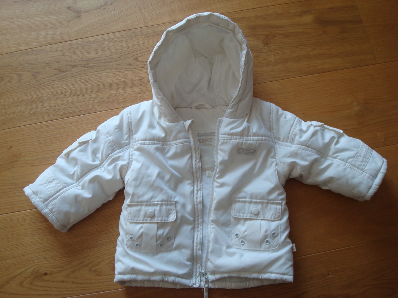 schöne Winterjacke, Jacke mit Kapuze in Weiß / Creme von Kanz