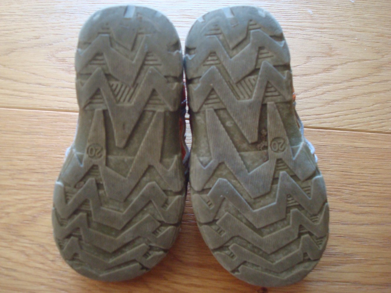 Schuhe, Sandalen Gr. 21 unisex