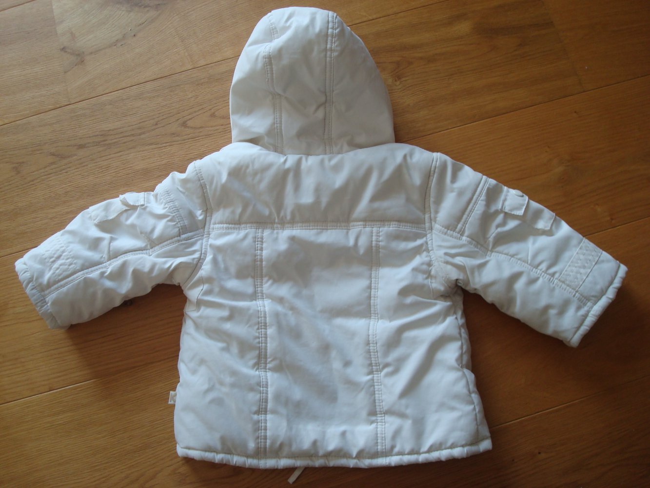 schöne Winterjacke, Jacke mit Kapuze in Weiß / Creme von Kanz