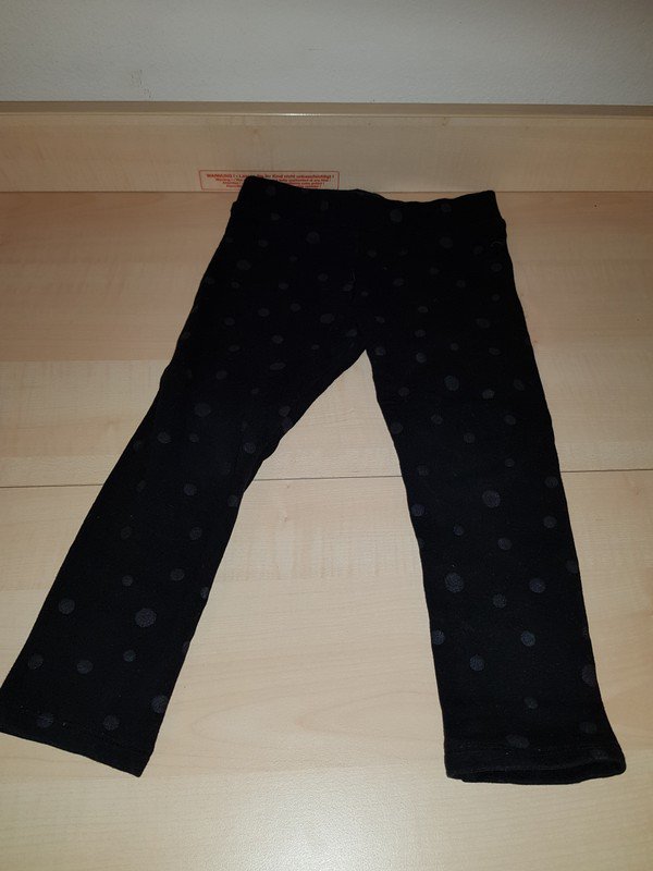 Leggings Gr 98 kleines Loch am Knie