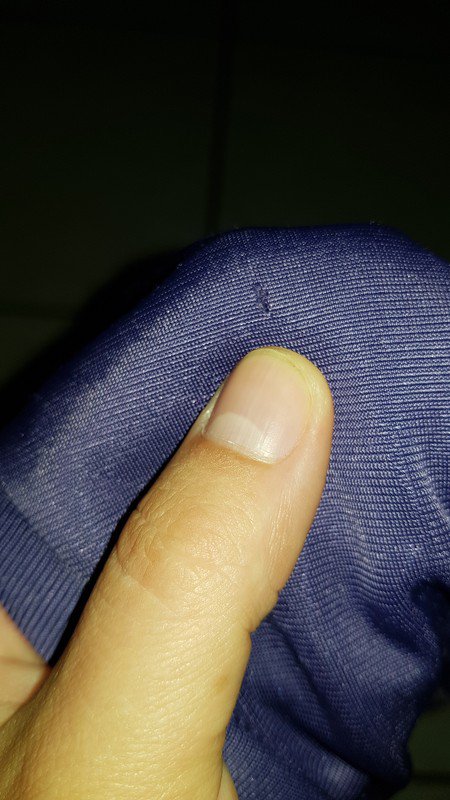 Trainings Hose Gr 98 kleines Loch am linken Bein