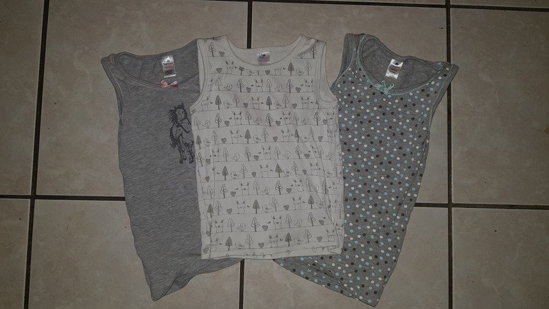 3 Unterhemden Gr 98/104