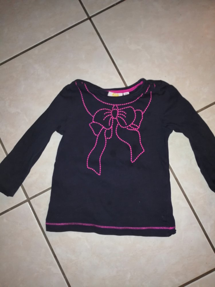 Langarmshirt Gr 104 Fleckfleke auf der Vorderseite