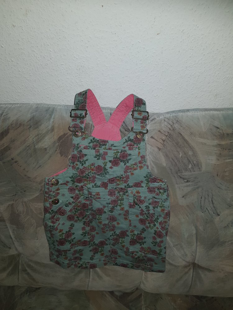 Latzrock / Latzkleid ( weis et wie man dazu sagt) Gr 104