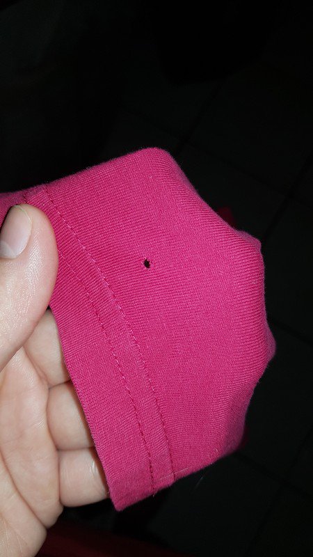 Langarmshirt Gr 104 Kleines Loch Rückseite