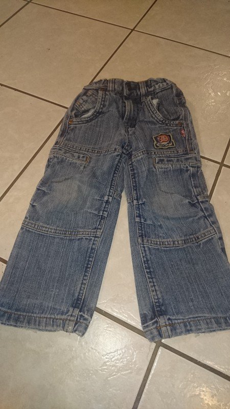 Jeans Gr 92 fersen etwas ausgefranzt