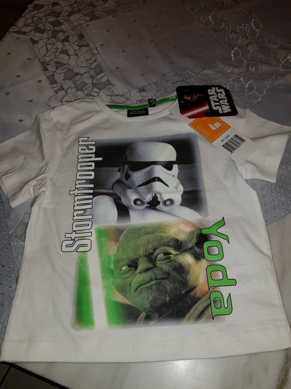 Star wars T-shirt  4 A ( entsricht Gr 104)
