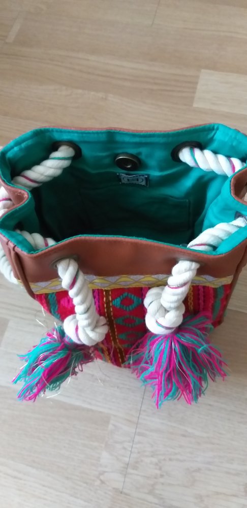 kleine Handtasche in Beutelform ca. 18 x 19 cm groß