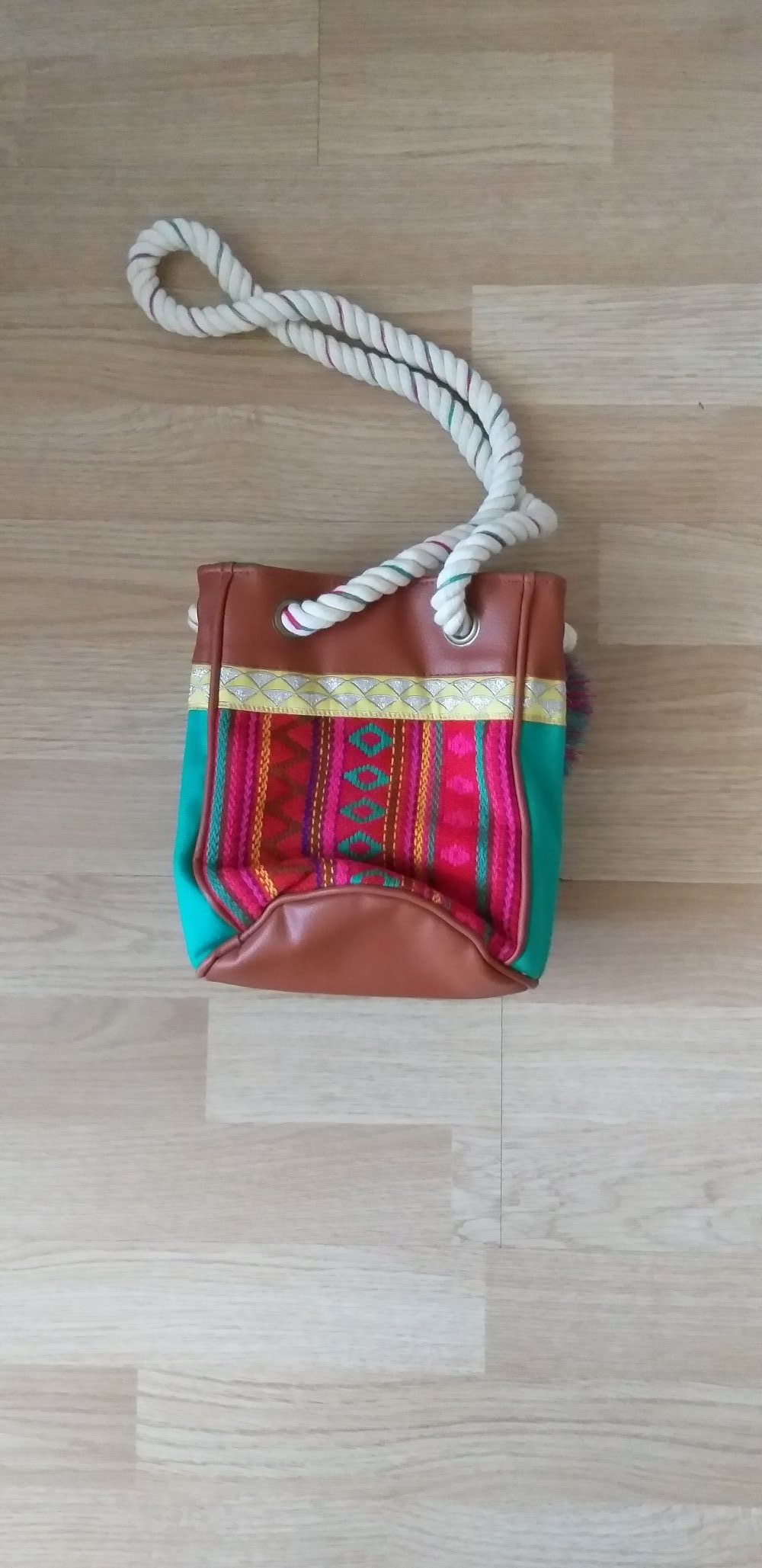 kleine Handtasche in Beutelform ca. 18 x 19 cm groß
