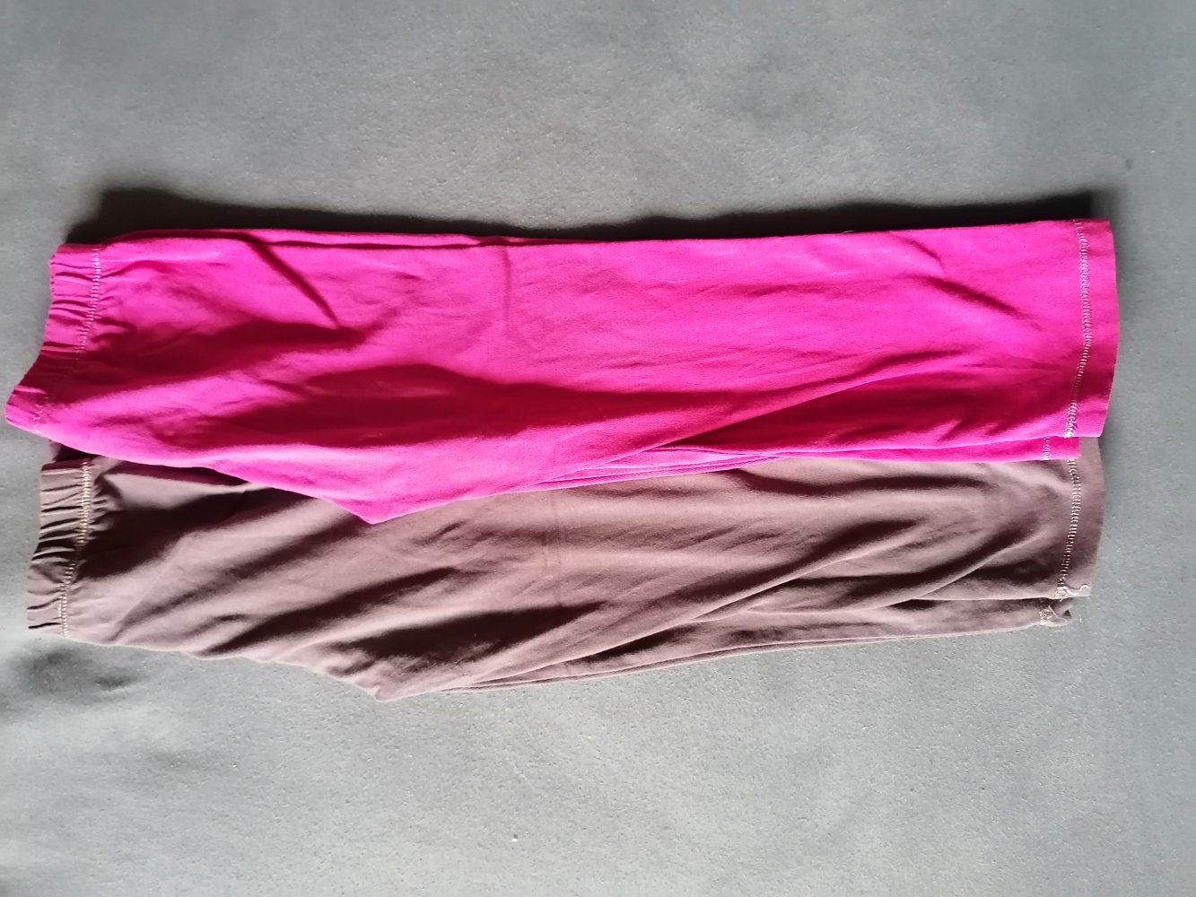 Vertbaudet: zwei kurze Leggins Gr. 122/128