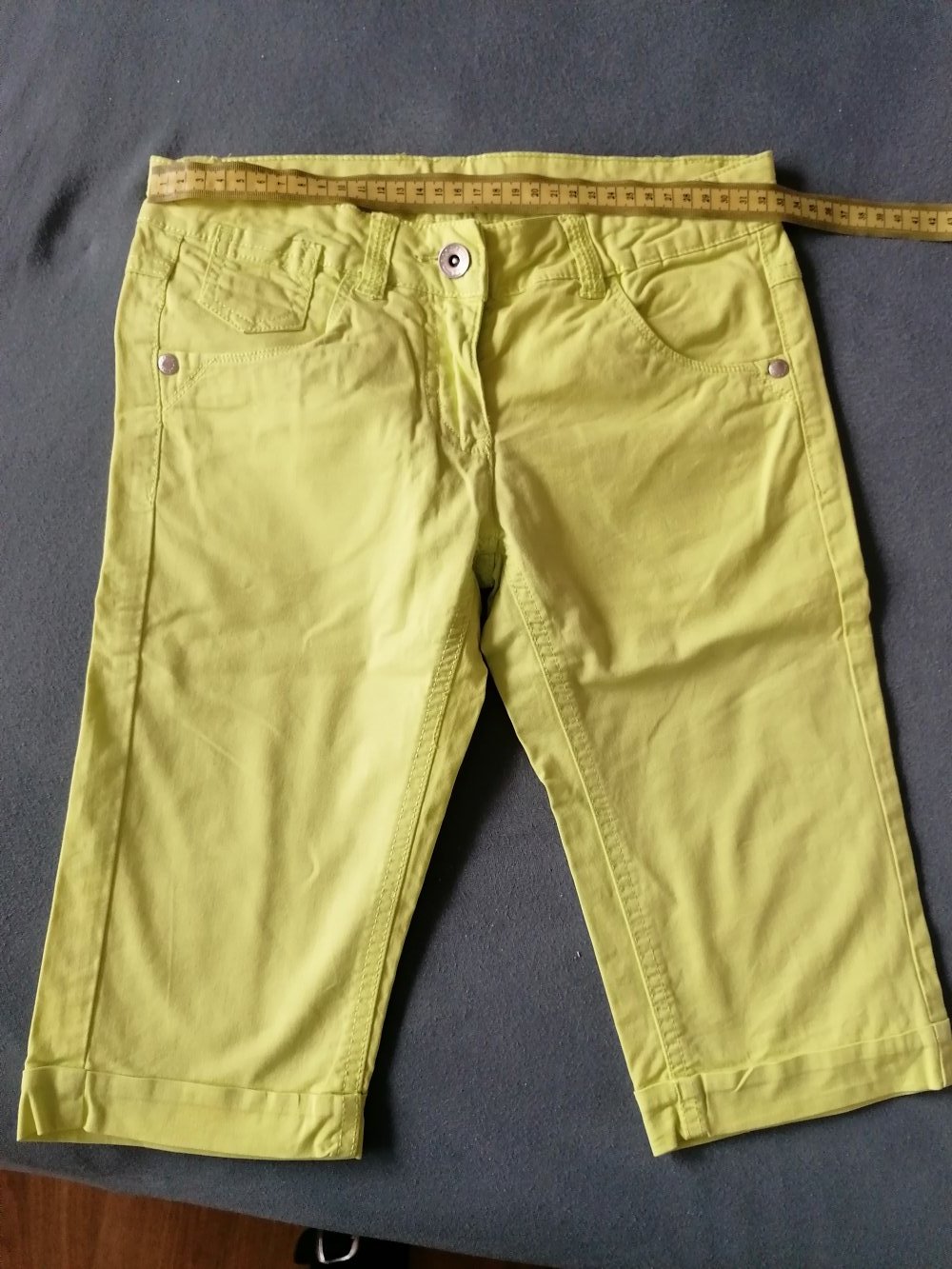 Sonnengelbe knielange Short Gr. 140 