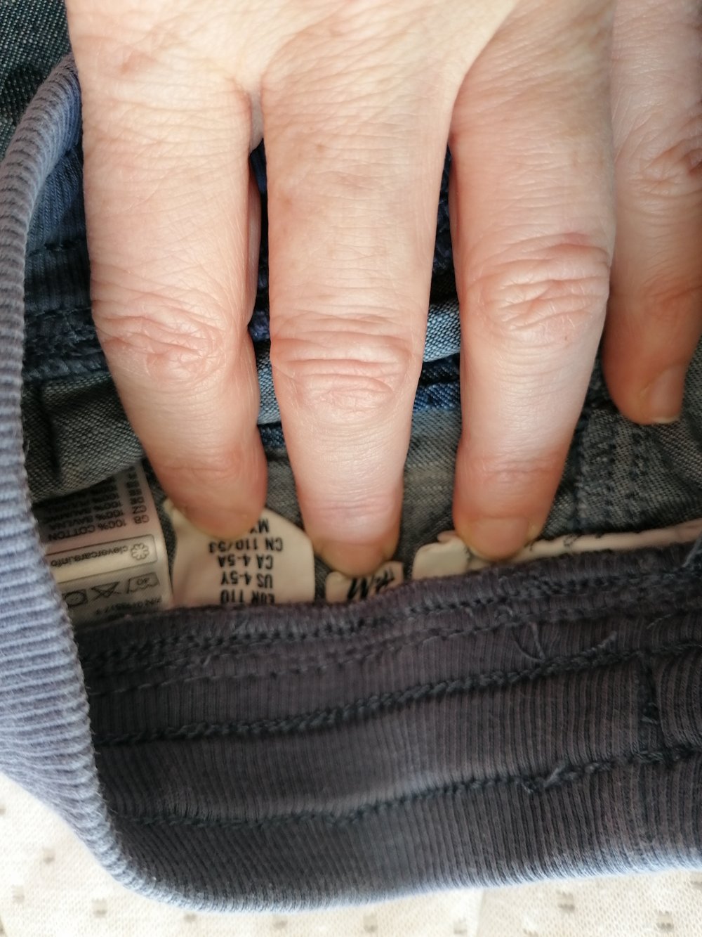 H&M: dunkelblaue leichte Caprihose Gr. 110 